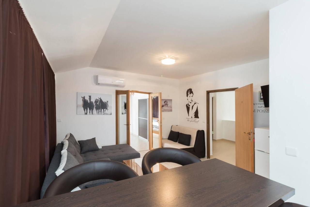 Rooms & Apartments Hegic ซาดาร์ ภายนอก รูปภาพ