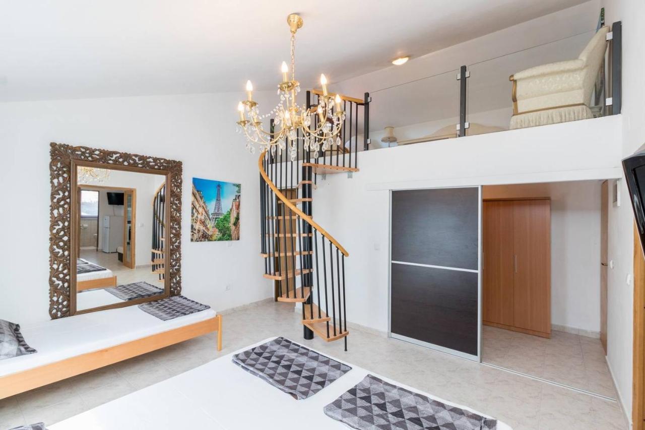 Rooms & Apartments Hegic ซาดาร์ ภายนอก รูปภาพ