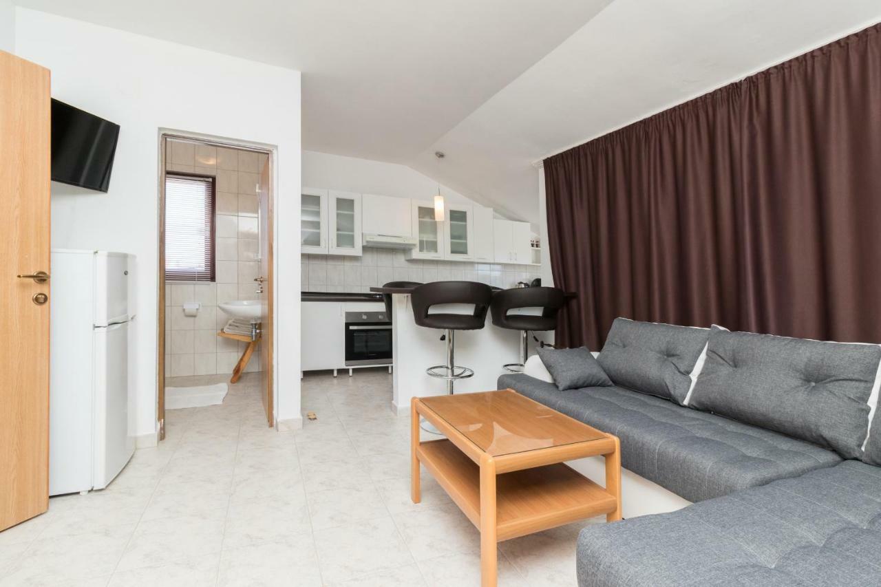 Rooms & Apartments Hegic ซาดาร์ ภายนอก รูปภาพ